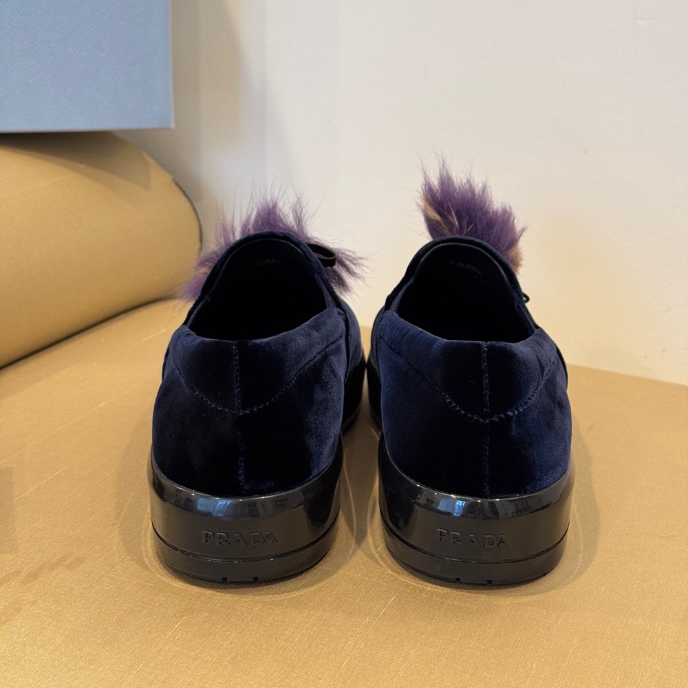 Prada 35MM Women's Velvet
Loafers size 38 1/2 - Picture 4 of 8